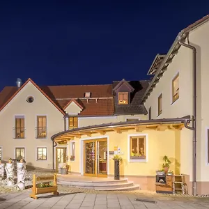 https://landhotel-zum-goldenen-kreuz.com-bavaria.com